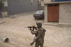 伊拉克士兵身穿中国07式荒漠迷彩战斗