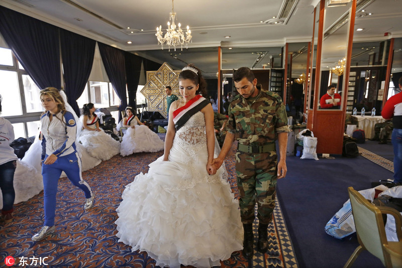 叙利亚士兵举办集体婚礼 体验别样浪漫