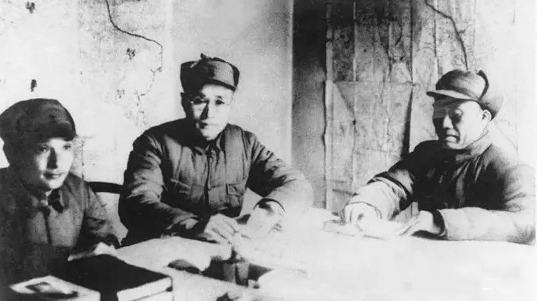 邓小平与抗战时期党的建设，较早提出并使用“毛泽东思想”